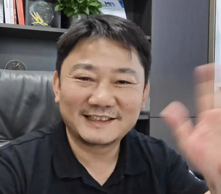 乐鱼体育-惺惺相惜！张雪：喝高了后给东来哥刷3万礼物 之前不信他的自由爱